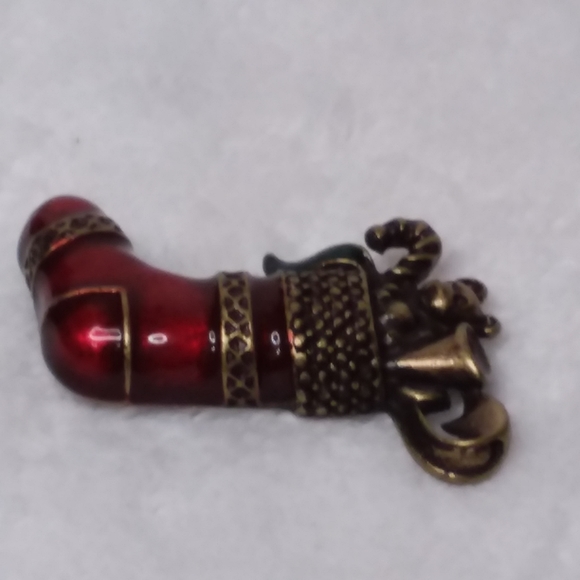 Vintage Stocking Enamel Brooch  LC - Picture 2 of 4